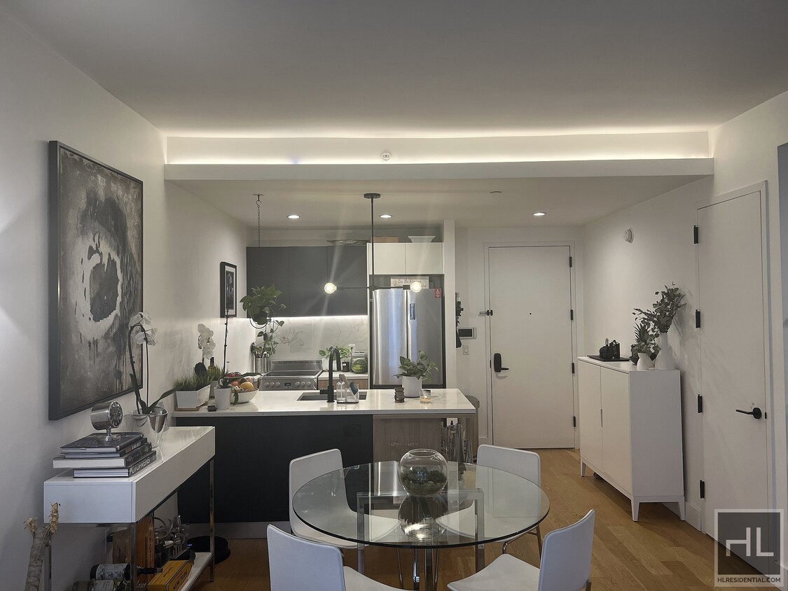 Foto principal - Rent Stabilized Luxury 1BR/1BA