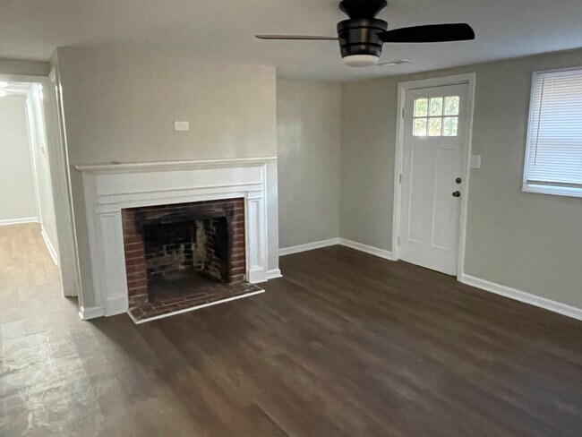 Foto del edificio - 2155 Goins Dr