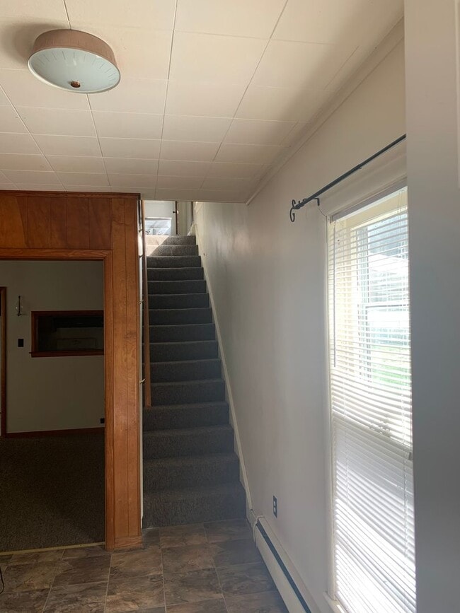 Building Photo - Large Yard - 3 to 4 bedroom house near Mar...