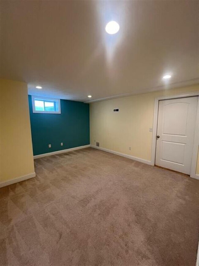 Building Photo - 64 Bow St