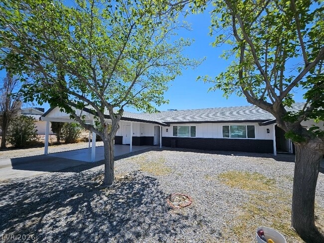 Building Photo - 1083 E Calvada Blvd