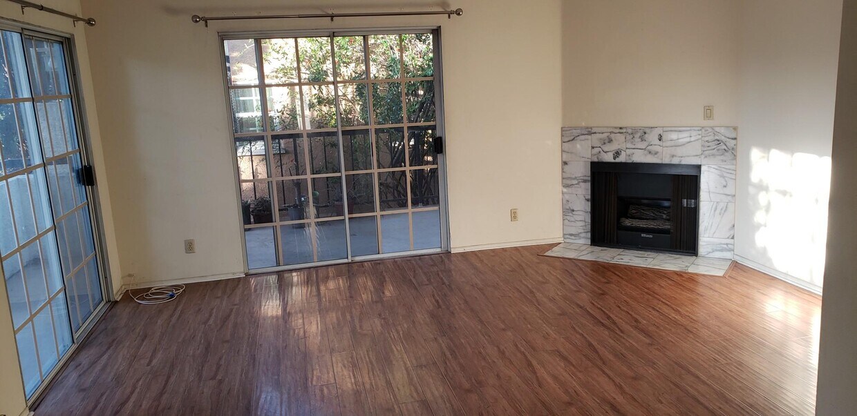 Living room - 1048 Rosedale Ave