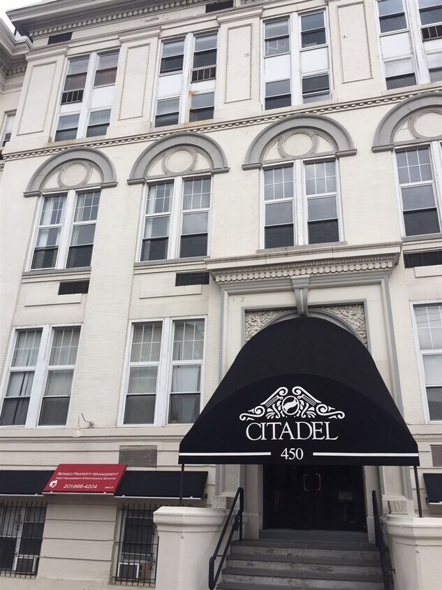 Primary Photo - 450 7TH St