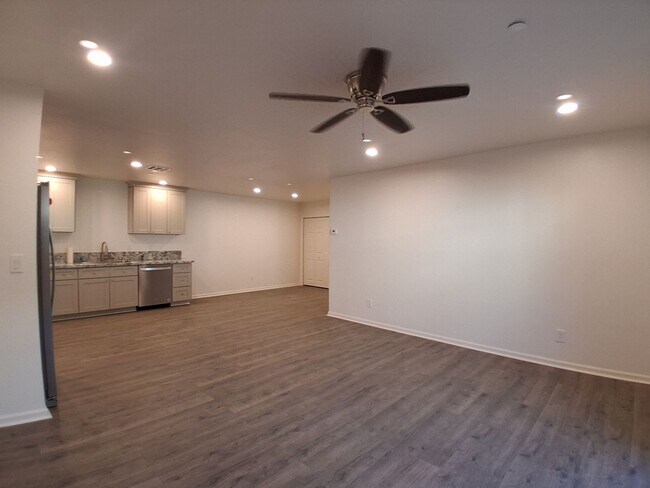 Foto del edificio - 3016 Lake Park Ct