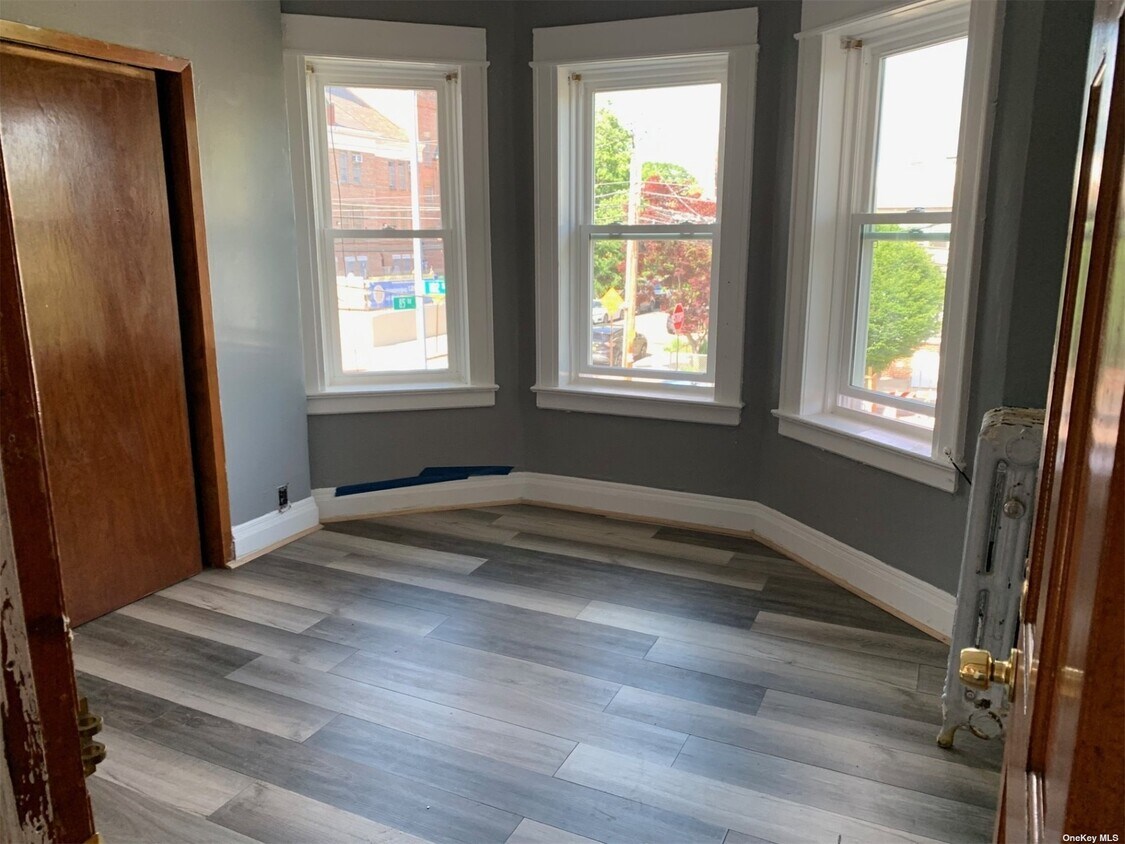 Foto principal - 85-28 102nd St