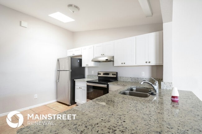 Building Photo - 10915 W Glenrosa Ave
