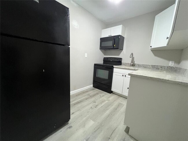 Building Photo - 808 Palm Bluff St