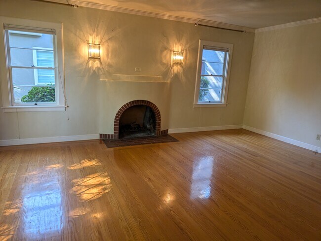Building Photo - 1041 Robertson Way