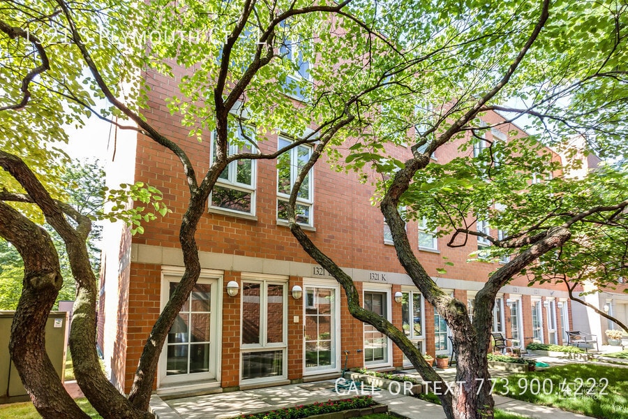Primary Photo - Highly desirable 3 bed / 2 bath tri-level ...