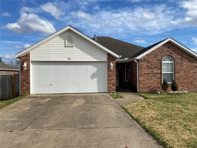 Building Photo - 911 SW Cheyenne Dr