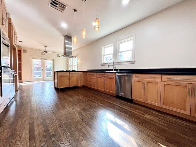 Foto del edificio - 2321 Wroxton Rd