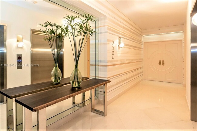 Foto del edificio - 300 South Pointe Dr