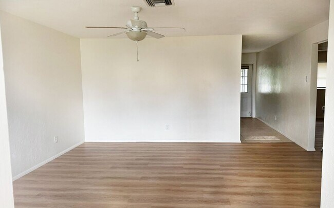 Foto del edificio - 757 95th Ave N