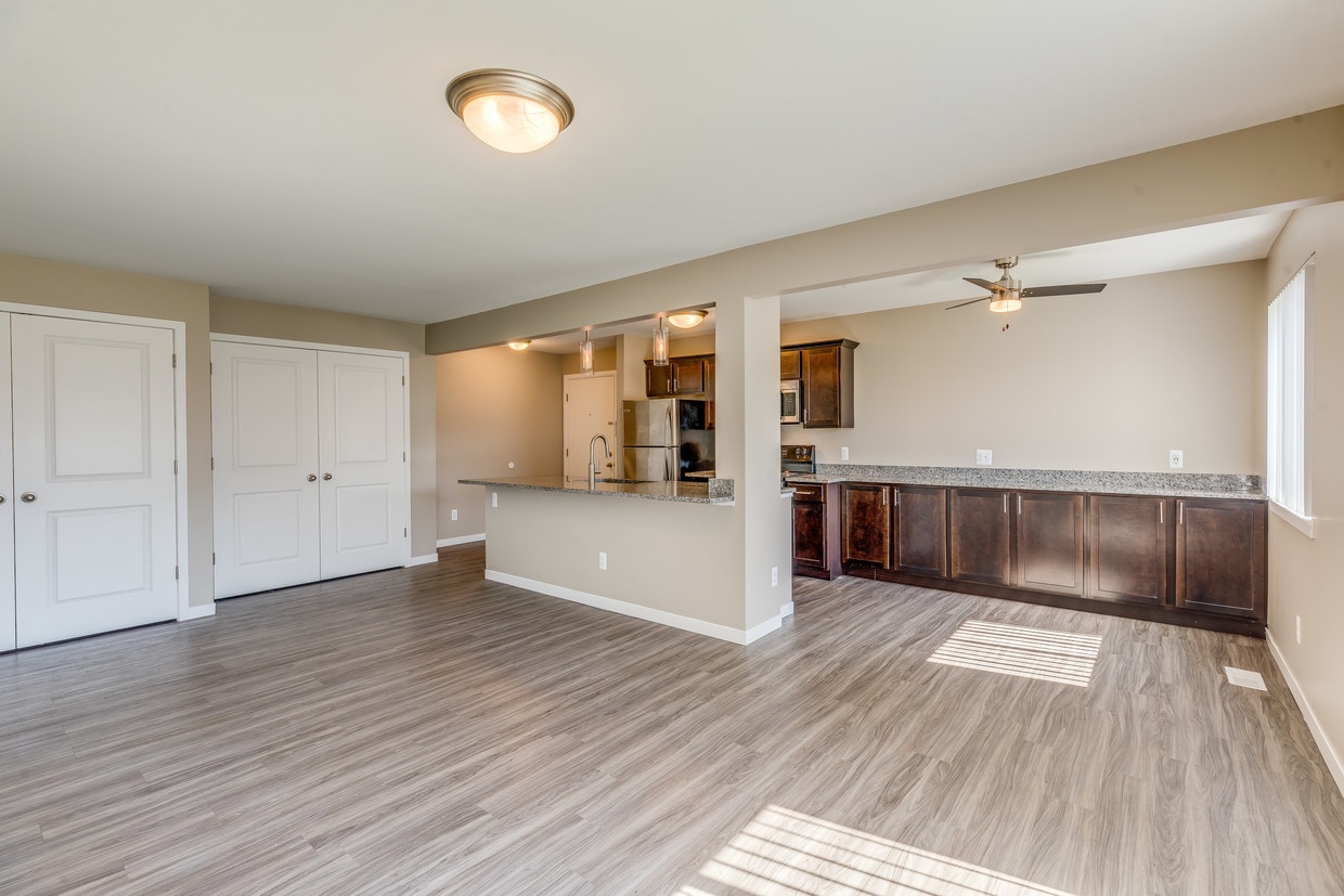 Southpointe Square Apartments Woodhaven, MI