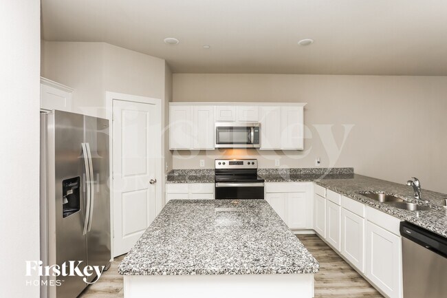 Building Photo - 616 Ava Trl