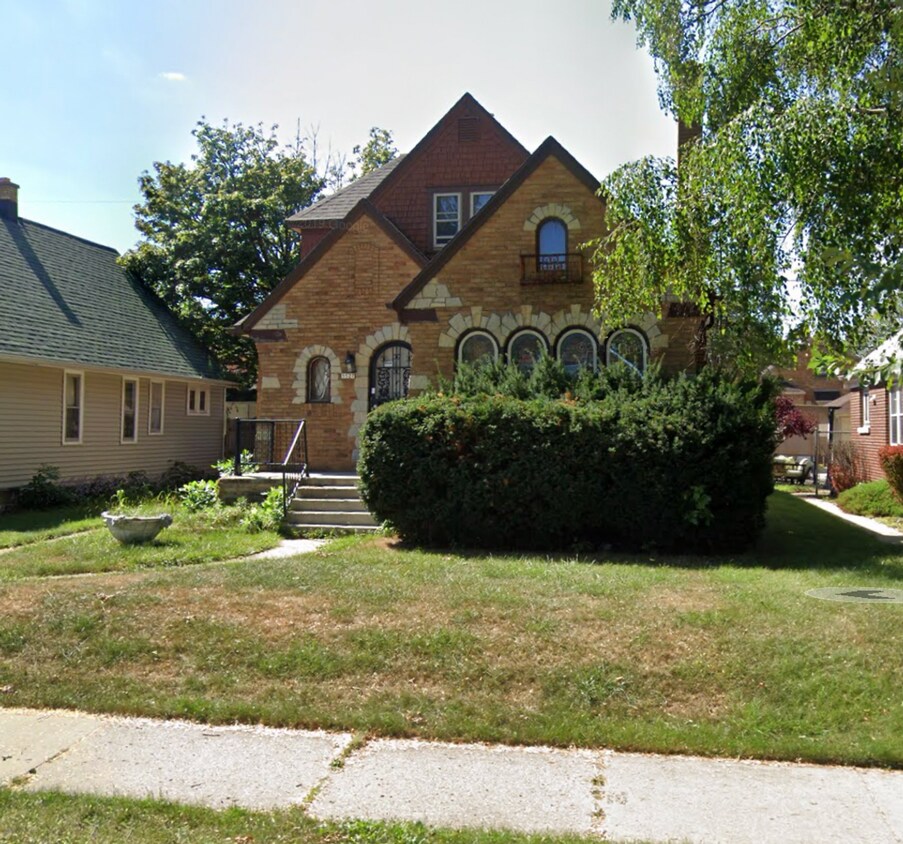 Primary Photo - Single family house in great neighborhood ...