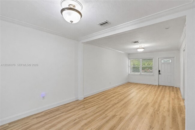 Building Photo - 2530 SW 27th St