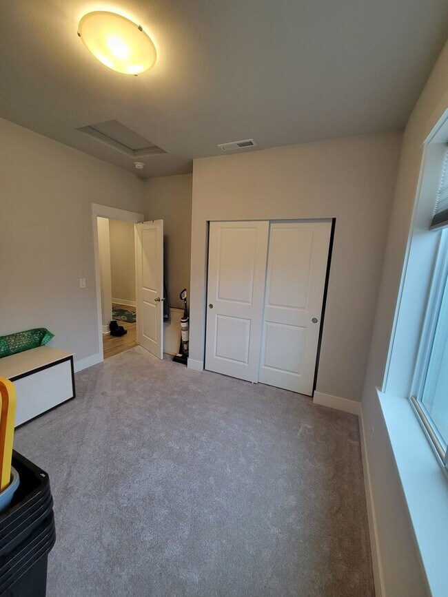 Building Photo - Pristine, Newer Built 4 Bed / 3 Bath Home ...