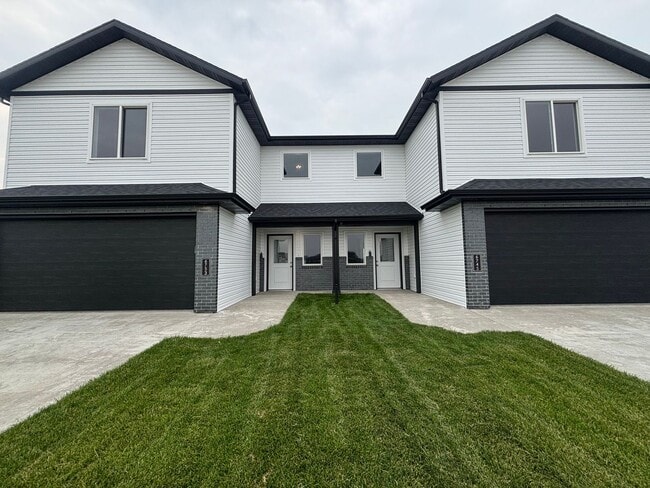 Building Photo - Modern Living Meets Comfort – Brand New 3 ...