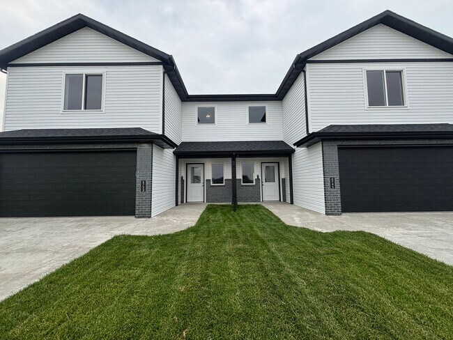 Foto del edificio - Modern Living Meets Comfort – Brand New 3 ...