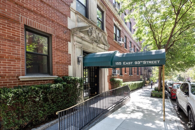Entrance - 1425 Lexington Ave