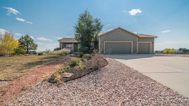 Foto del edificio - Beautiful Rancher in Woodmen Hills on over...