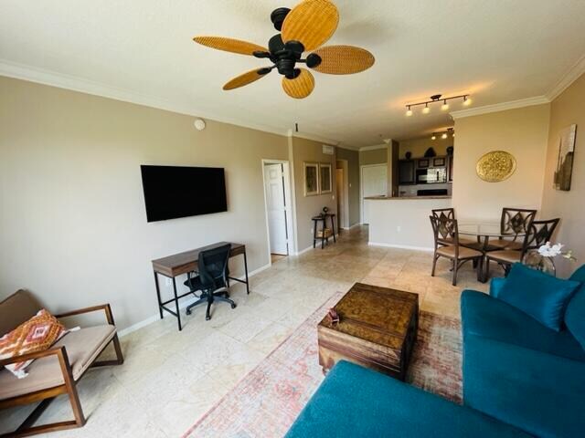 Building Photo - 580 S Sapodilla Ave
