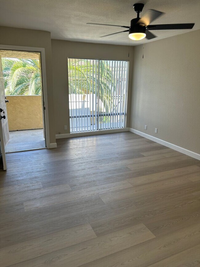 Foto del edificio - 745 E Bradley Ave
