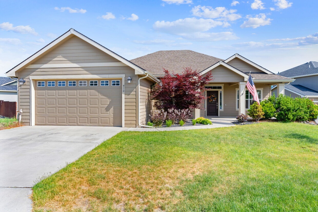 Foto principal - 910 W Chaperon Peak Dr