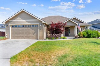 Building Photo - 910 W Chaperon Peak Dr