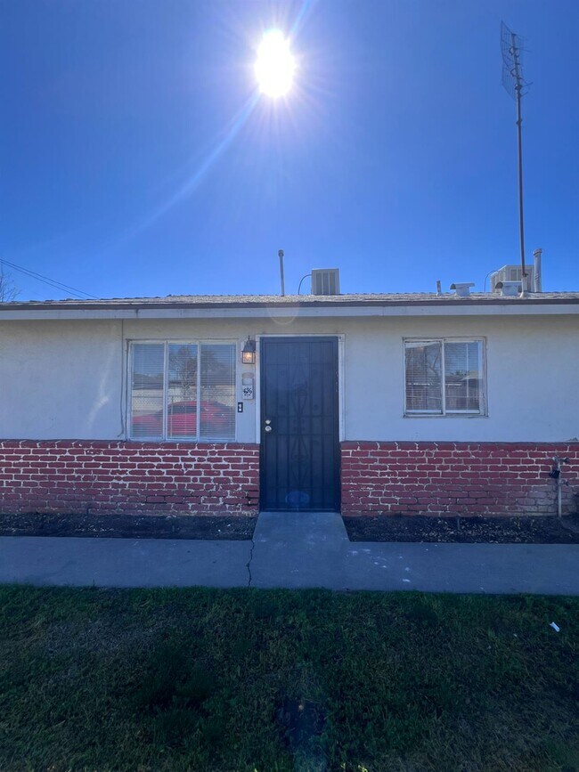 Foto del edificio - 4690 E Huntington Ave