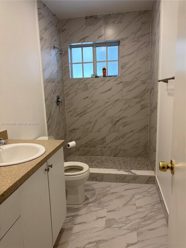 Foto del edificio - 3121 SW 2nd St