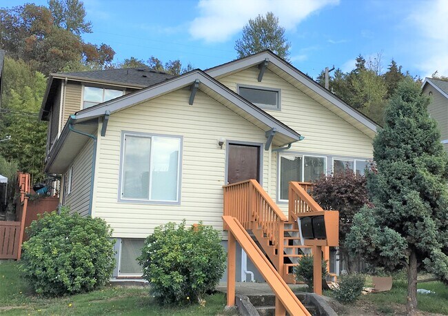 Building Photo - 4804 Delridge Way SW