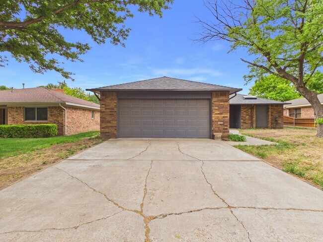 Building Photo - Precious Paramount home for Rent!