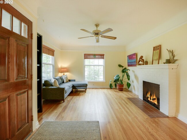 Building Photo - Charming 3 bed + office, 1.5 bath rental home in University Park Portland!