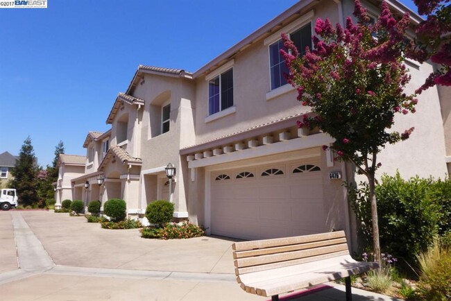 Foto del edificio - Wonderful Creekside Livermore Townhome