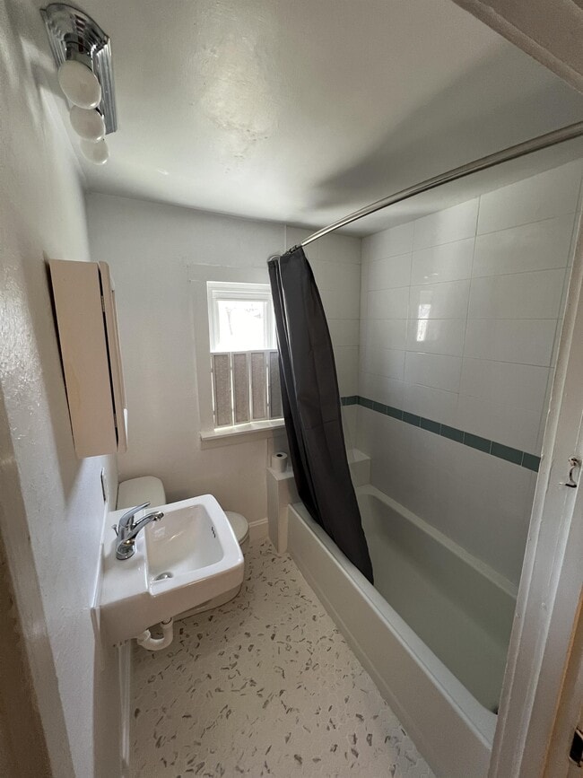 Building Photo - 714 Meeker St