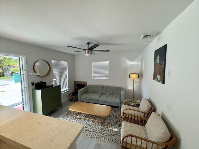 Foto del edificio - 3231 SW 25th St