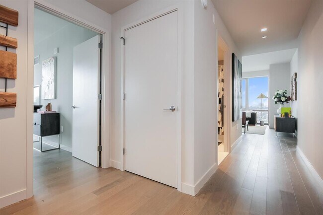 Foto del edificio - 75 Park Ln S