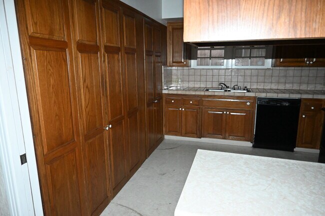 Building Photo - 14702 Dickens St