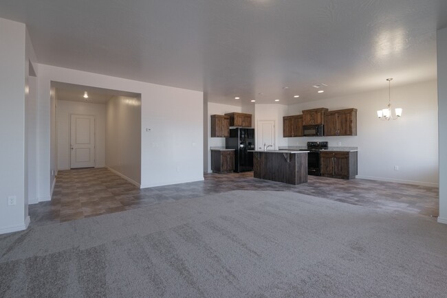 Building Photo - Beautiful Little Valley - 4 Bed 2 Bath home