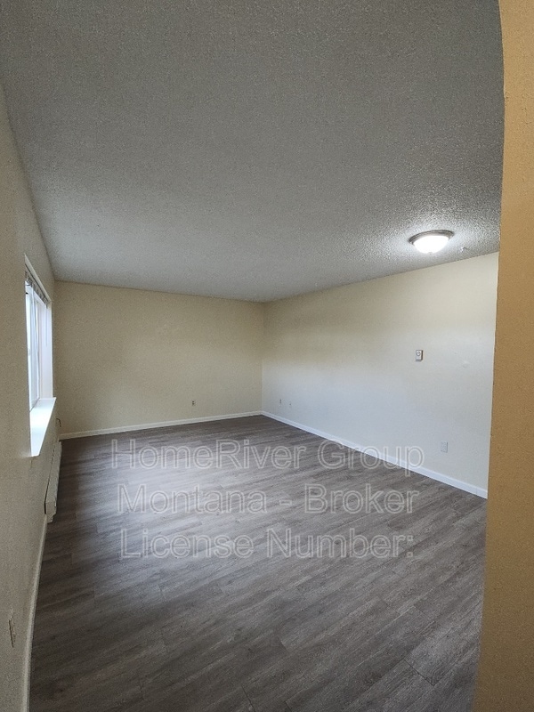 Building Photo - 2131 S 4th St W