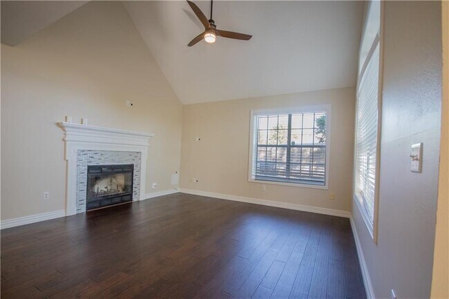 Foto del edificio - 2 Oak Ridge Ln