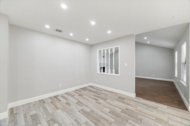 Foto del edificio - 2511 Nelwood Dr