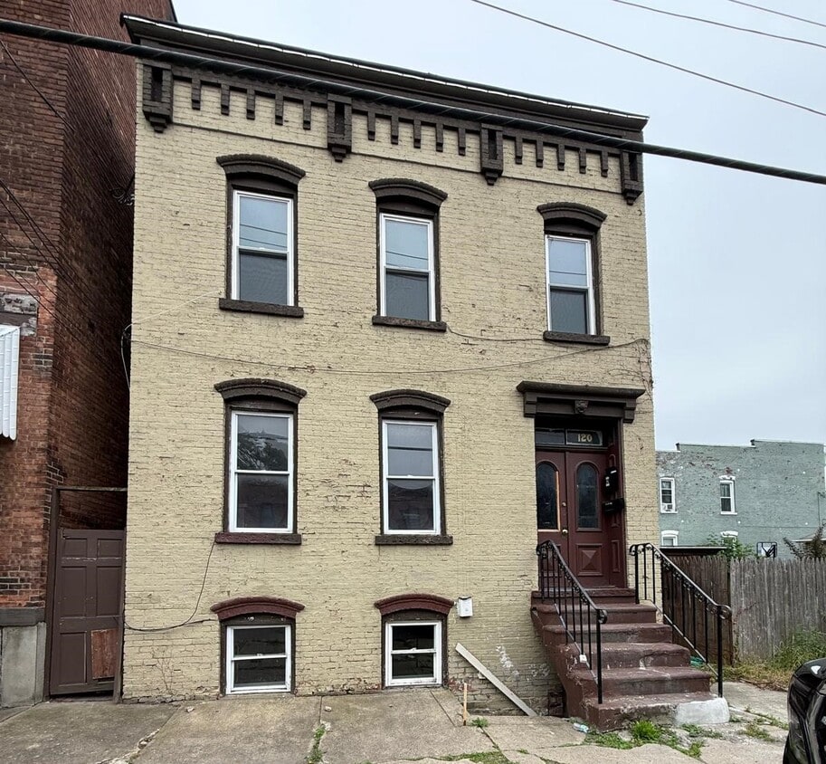 Primary Photo - 120 Jefferson St