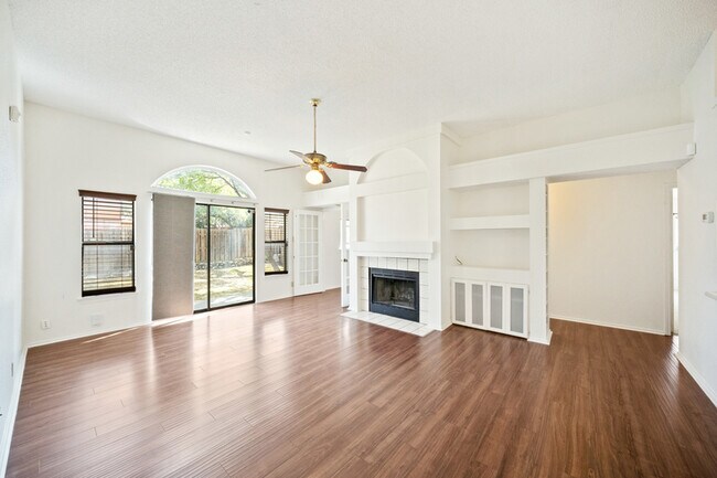 Foto del edificio - 7402 Corian Park Dr