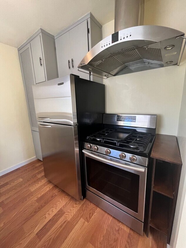 Primary Photo - Oregon St. Triplex