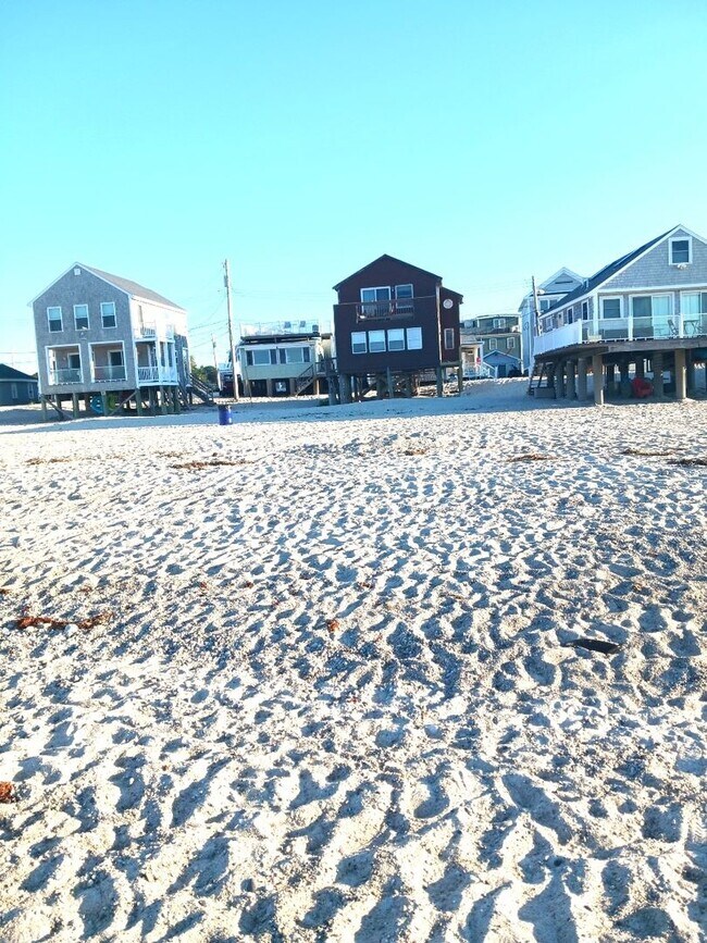 Foto del edificio - Plymouth/Whitehorse Beach, Fully Furnished...