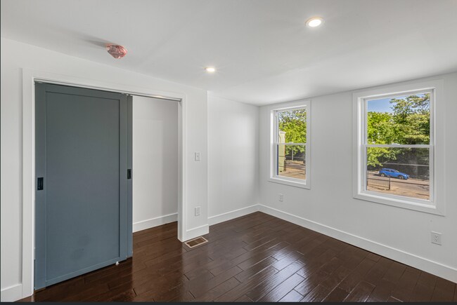 Foto del edificio - 325 W Lorraine Ave