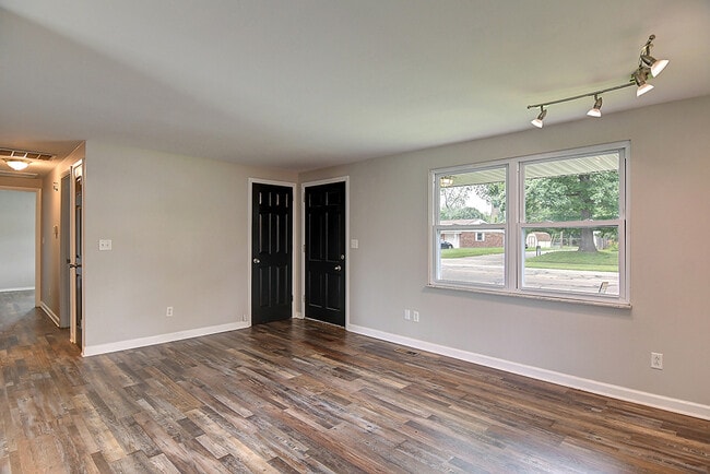 Building Photo - 4554 Powell Rd